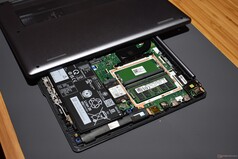 Lenovo IdeaPad Vibe: Możliwość rozbudowy podzespołów wewnętrznych.