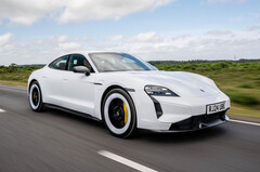 Samochód sportowy Porsche Taycan EV (źródło zdjęcia: Porsche)
