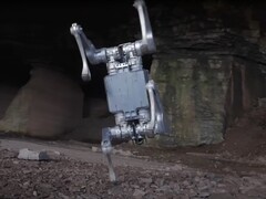 Unitree A2 Stellar Hunter może nie tylko tańczyć, ale także przenosić do 66 funtów na plecach. (Źródło zdjęcia: Untitree via YouTube) 