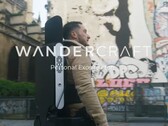 Osobisty egzoszkielet Wandercraft umożliwia osobom sparaliżowanym samodzielne chodzenie, siedzenie i stanie. (Źródło: Wandercraft)