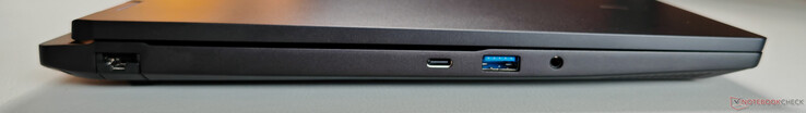 Po lewej: Gigabit Ethernet, USB-C 3.2 Gen.2 (10 GBit/s, DisplayPort 1.4a przez iGPU, 100W Power Delivery), USB-A 3.2 Gen.1 (5 GBit/s), 3,5 mm audio