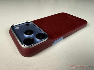 Etui Pitaka Edge jest ultracienkie...