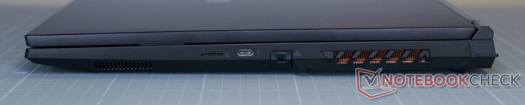 czytnik kart microSD; USB-C 3.2 Gen2×1 (DisplayPort 1.4, Thunderbolt 4); port RJ45 (LAN)