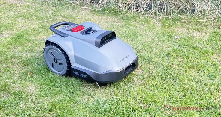 Robotyczna kosiarka TerraMow Mini 500 w akcji