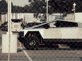 Tesla Cybertruck może wystartować 30 listopada z pełną obsługą FSD v12, jeśli harmonogram Muska jest dokładny. (źródło obrazu: Adan Guajardo na X - edytowane)