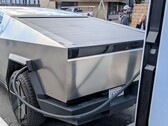 Cybertruck na doładowaniu V4 (zdjęcie: Mardak/TMC)