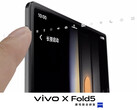 Vivo mocno opiera się na ekosystemie Apple z X Fold5. (Źródło zdjęcia: Vivo)
