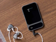 Przenośny przetwornik cyfrowo-analogowy Khadas Tea Pro może obsługiwać słuchawki zbalansowane i niezbalansowane, zapewniając przyjemność słuchania muzyki w wysokiej rozdzielczości. (Źródło zdjęcia: Khadas)