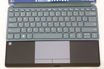 Jeśli klawiatura jest umieszczona wzdłuż górnej krawędzi, automatycznie wyświetlany jest wirtualny clickpad i klawisze myszy