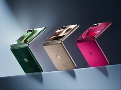 Motorola Razr Ultra jest dostępna w czterech wykończeniach, w tym w drewnie i Alcantarze. (Źródło zdjęcia: Motorola)