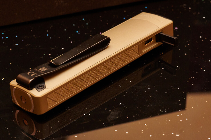 Dwukierunkowy klip Arkpro Ultra (identyczny jak Arkpro). (Źródło zdjęcia: Andreas Sebayang/Notebookcheck.com)