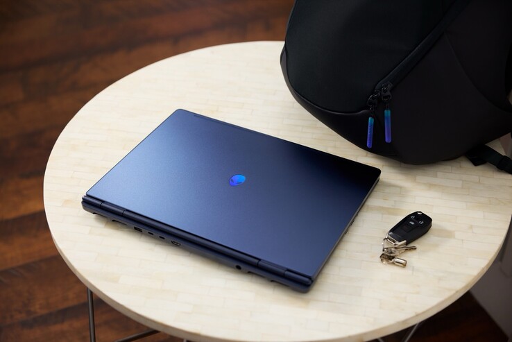 Alienware Aurora 16 ma 22,7 mm grubości i waży 2,57 kg. (Źródło zdjęcia: Dell)