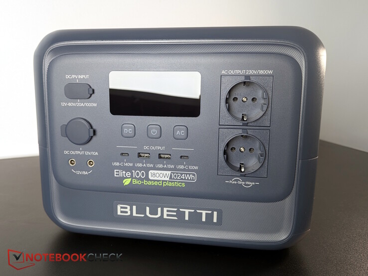 Prawie wszystkie porty znajdują się z przodu. Brak osłon ochronnych.