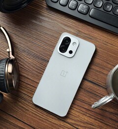 OnePlus 13T ma tylko dwie tylne kamery, ale może się to zmienić w 15T. (Źródło obrazu: Flying Bun na Weibo)