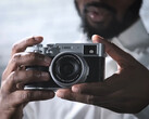 Aparat Fujifilm X100V stał się legendą w społeczności fotograficznej, pomimo swojego statusu unobtanium z powodu napiętej produkcji. (Źródło zdjęcia: Fujifilm)