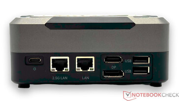 Tył: złącze sieciowe (19 V; 5 A), LAN (2.5G), LAN (1.0G), HDMI 2.1, DP1.4 (4K@144Hz), 2x USB 2.0