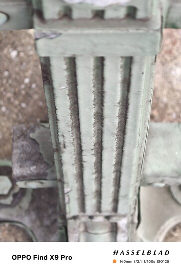 Oppo Find X9 Pro bez mocowania obiektywu pokazuje dokładne kolory.