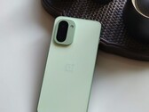 OnePlus Ace 6T. (Źródło: Bald Panda)