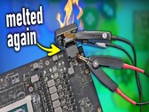 RTX 4090 ze stopionym 12 V HPWR (źródło obrazu: kanał YouTube Der8auer)