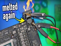 RTX 4090 ze stopionym 12 V HPWR (źródło obrazu: kanał YouTube Der8auer)
