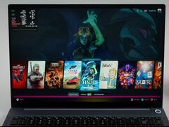 Laptop AIM MAX+ z uruchomionym Bazzite z grami takimi jak Spider-Man 2, The Witcher 3 i Hades pokazanymi w programie uruchamiającym... (Źródło obrazu: ETA PRIME na YouTube)