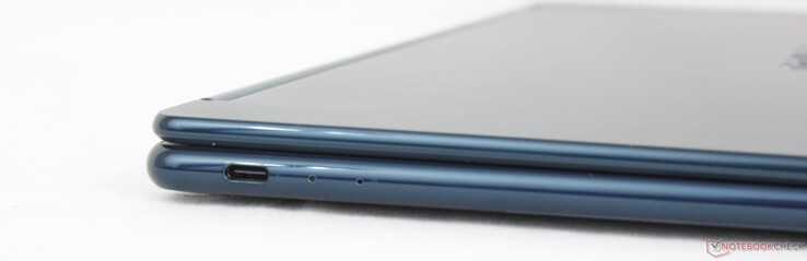 Po lewej: USB-C Thunderbolt 4 z DisplayPort 2.1 + Power Delivery