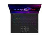 Gładzik ASUS ROG Strix SCAR 16 podwaja się jako klawiatura numeryczna. (Źródło: ASUS)