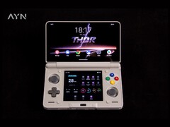 AYN Thor posiada dwa dotykowe wyświetlacze AMOLED. (Źródło obrazu: AYN)