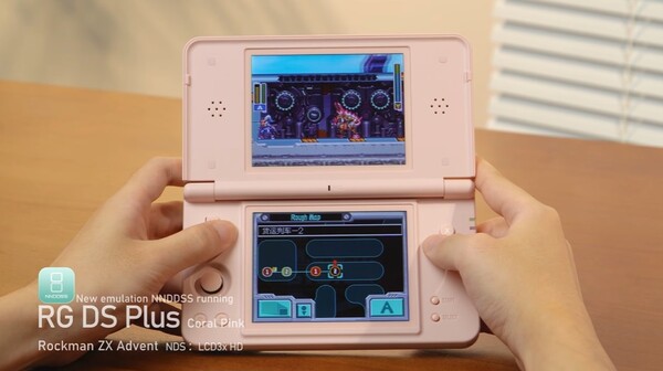 Urządzenie RG DS Plus umożliwia emulację gier stworzonych na konsolę Nintendo DS.