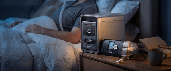 Funkcja zasilacza awaryjnego (UPS) urządzenia Anker Solix S2000 sprawia, że nadaje się ono do zasilania ważnych urządzeń, takich jak aparat CPAP.