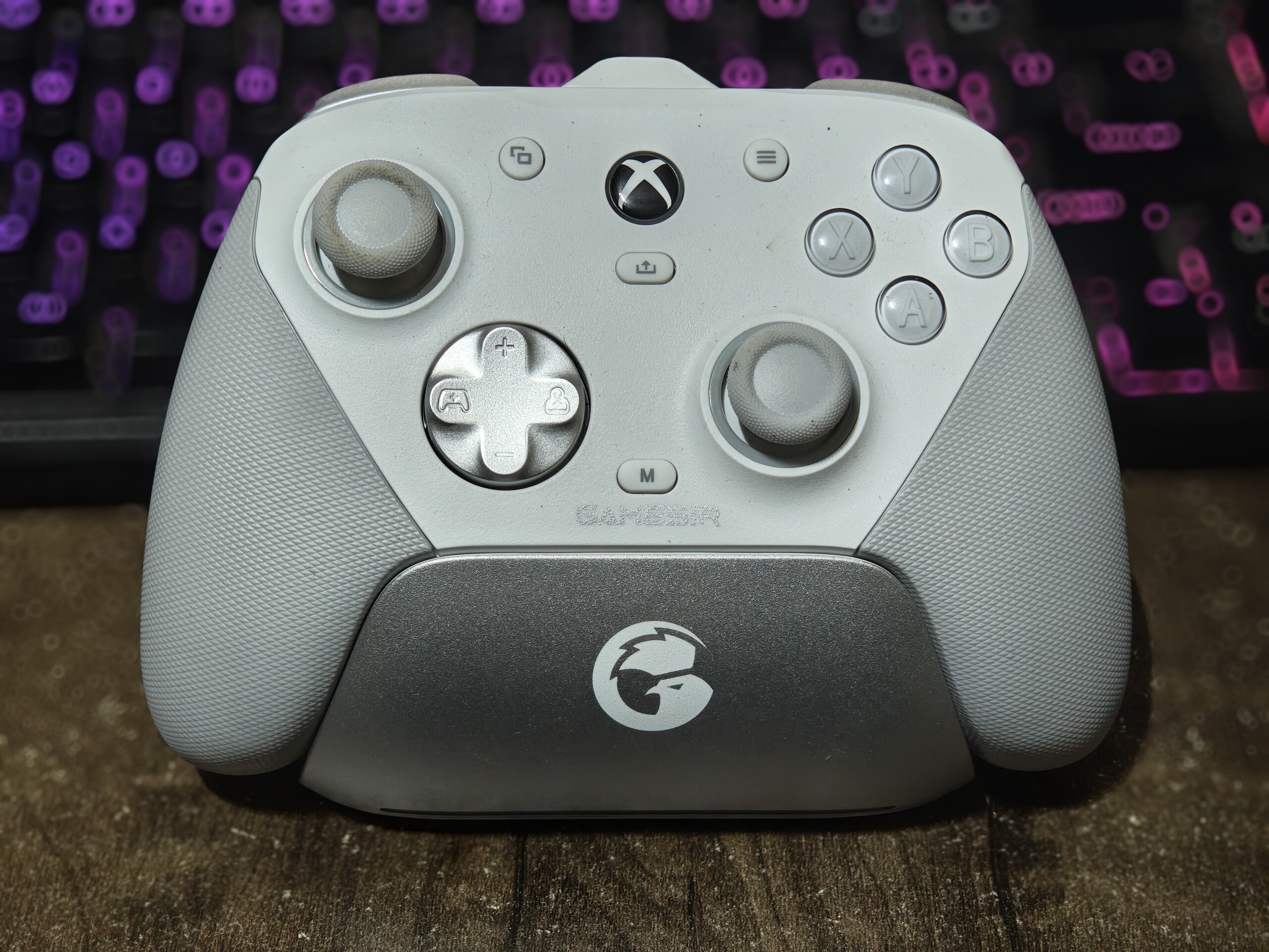 GameSir GT7 Pro to bogaty w funkcje kontroler, który nie wypali dziury w kieszeni (źródło obrazu: Notebookcheck)