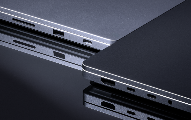 Oficjalne zdjęcia marketingowe Surface Laptop Ultra pokazują również, że port USB-C po prawej stronie jest większy.