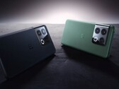 OnePlus 10 Pro, wprowadzony na rynek w 2022 roku, posiadał moduł aparatu w kształcie kwadratu. (Źródło zdjęcia: OnePlus)