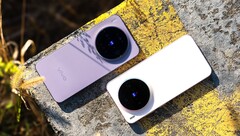 W teście porównawczym pomiędzy kompaktowym Vivo X300 a Samsungiem Galaxy S25 Ultra, ten drugi nie wypada najlepiej. (Źródło obrazu: Weibo)