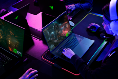 Razer Blade 16 oferuje opcje podwójnego trybu wyświetlania mini-LED. (Źródło obrazu: Razer)