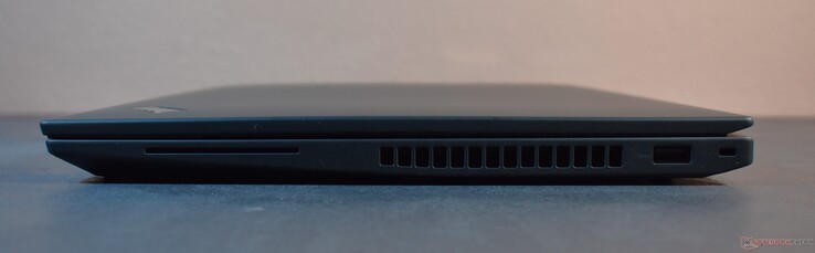 prawo: Smartcard, USB A 3.1 Gen 1, gniazdo Kensington Nano Lock