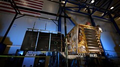 Lunar Trailblazer siedzi w pomieszczeniu w Lockheed Martin Space w Kolorado podczas testów (źródło zdjęcia: Lockheed Martin Space)