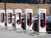 Tesla ogłasza wirtualne rozwiązanie kolejkowe w celu zwalczania konfrontacji kierowców w punktach Supercharger (źródło zdjęcia: Tesla)