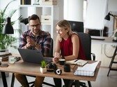 Acer TravelMate P6 14 oferuje teraz opcje dotykowe i bezdotykowe OLED 2,8K. (Źródło obrazu: Acer)