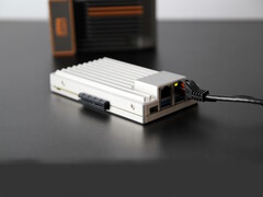 Das ZimaBoard 2 mit dem ZimaBoard 1 im Hintergrund. (Źródło zdjęcia: IceWhale)
