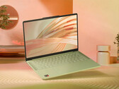 IdeaPad Vibe 14Q8X12 w jednym z siedmiu kolorów dostępnych w momencie premiery.