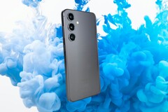 Samsung wypuścił serię Galaxy S24 31 stycznia 2024 roku. (Źródło: Notebookcheck, Paweł Czerwiński na Unsplash, edytowane)