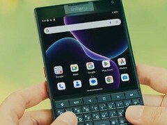 Titan 2 to urządzenie przypominające wyglądem BlackBerry, które można już kupić na Kickstarterze (źródło zdjęcia: Unihertz)