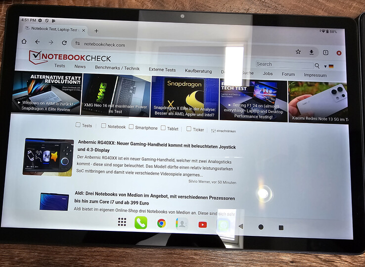Błyszczący wyświetlacz (Teclast T65 Max) ze słabym źródłem światła