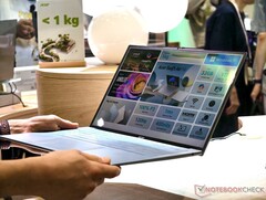 Acer Swift Air 16 waży 2,2 kg i można go trzymać jedną ręką (źródło zdjęcia: Notebookcheck)