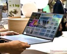 Acer Swift Air 16 waży 2,2 kg i można go trzymać jedną ręką (źródło zdjęcia: Notebookcheck)