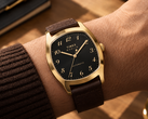 Zegarek Timex Marlin Tonneau TW2Y84500IK posiada kopertę w kolorze złotym