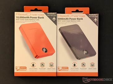 Opakowanie detaliczne bezprzewodowych powerbanków ReelCharge Solid State.