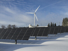 Wykorzystanie nadwyżek energii elektrycznej z lata w zimie? (Zdjęcie: pexels/Pixabay)