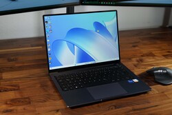 Huawei MateBook 14 w kolorze gwiezdnej szarości